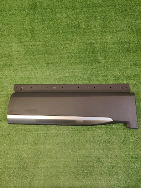 Накладка двери задней правой Geely Tugella 5081058900