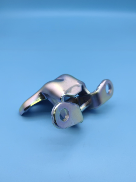 Петля двери задней левой верхняя Geely Coolray 5081039000