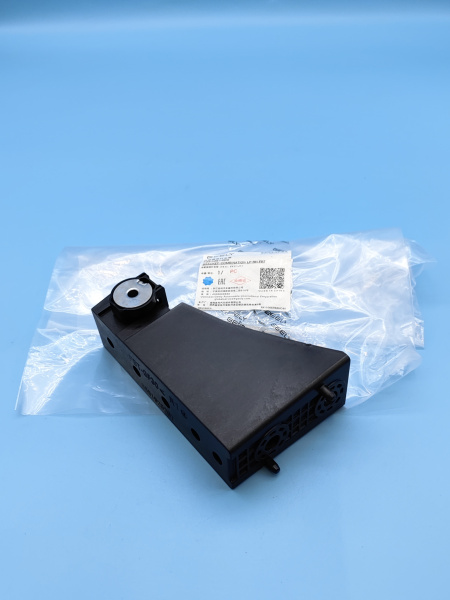 Кронштейн фары передней правой Geely Atlas рестайлинг 7051051400