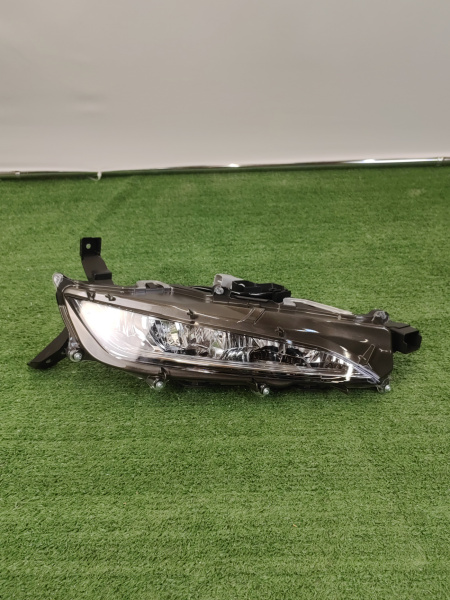 ПТФ правая Lexus RX 8121048060