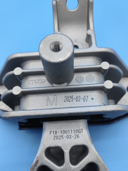 Подушка двигателя левая Jetour Dasing F181001110GT