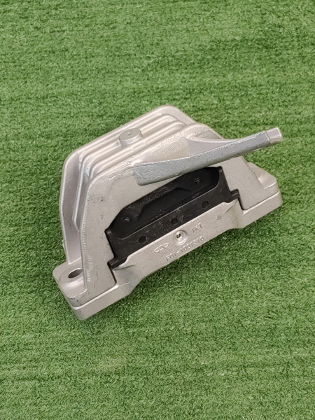 Подушка двигателя правая Jetour Dasing F011001310